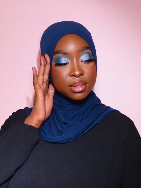 Maquillage de soirée, fard bleu